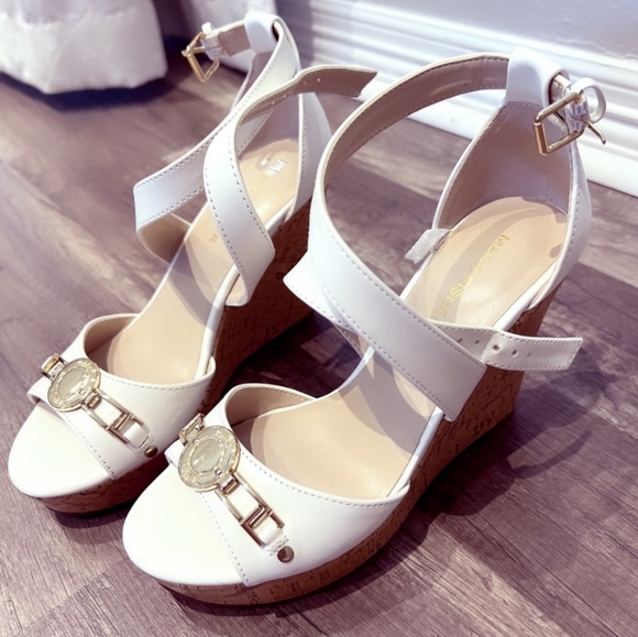 Marc Fisher white sandals size 6.5 - Picture 3 of 4